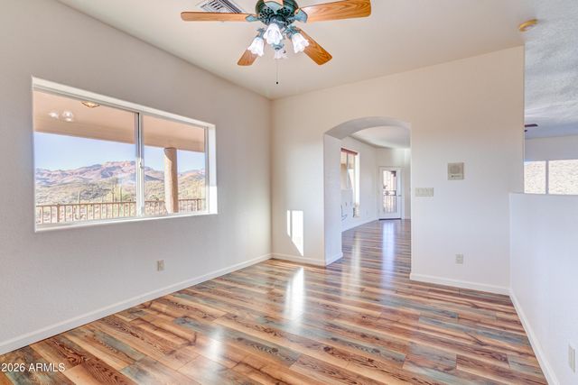 3246 N SILVER TIP Trail, Queen Valley, AZ 85118