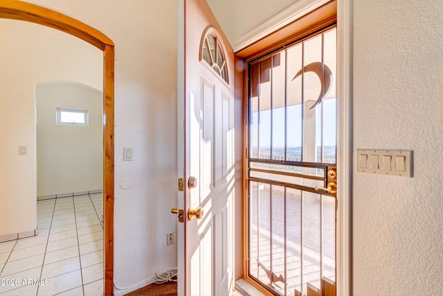 3246 N SILVER TIP Trail, Queen Valley, AZ 85118