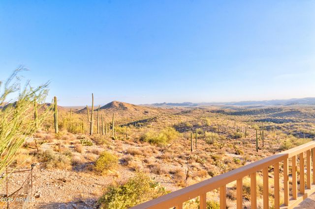 3246 N SILVER TIP Trail, Queen Valley, AZ 85118
