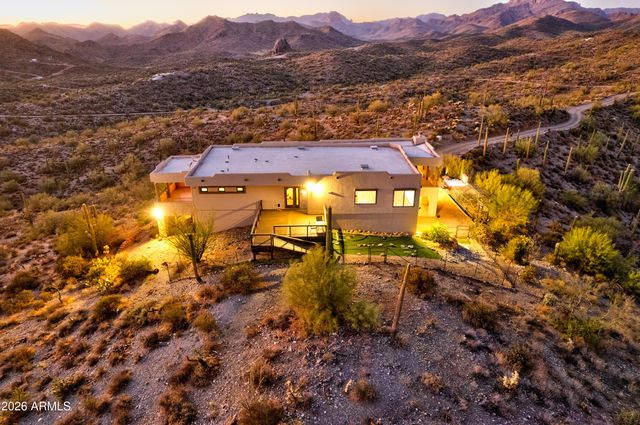 3246 N SILVER TIP Trail, Queen Valley, AZ 85118