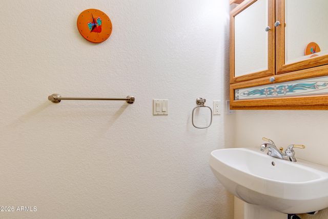 3246 N SILVER TIP Trail, Queen Valley, AZ 85118