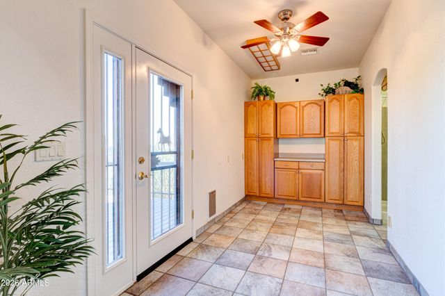 3246 N SILVER TIP Trail, Queen Valley, AZ 85118