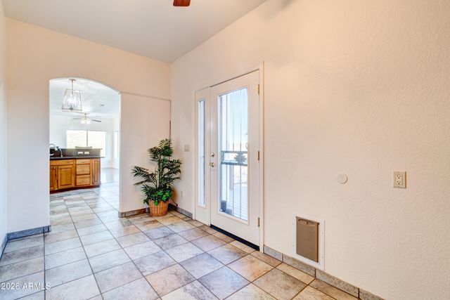 3246 N SILVER TIP Trail, Queen Valley, AZ 85118