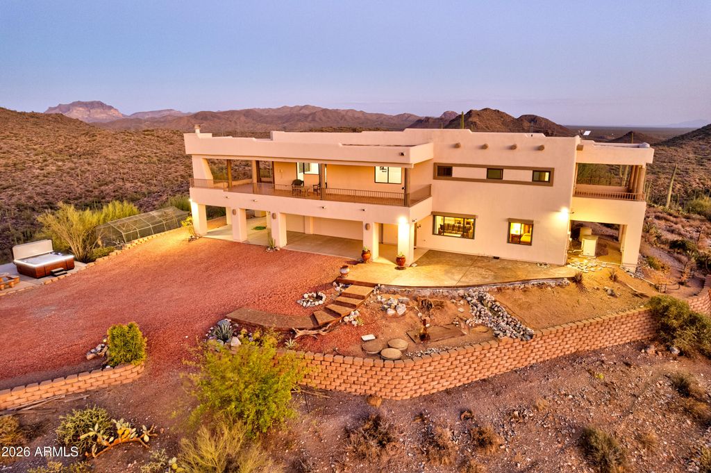 3246 N SILVER TIP Trail, Queen Valley, AZ 85118