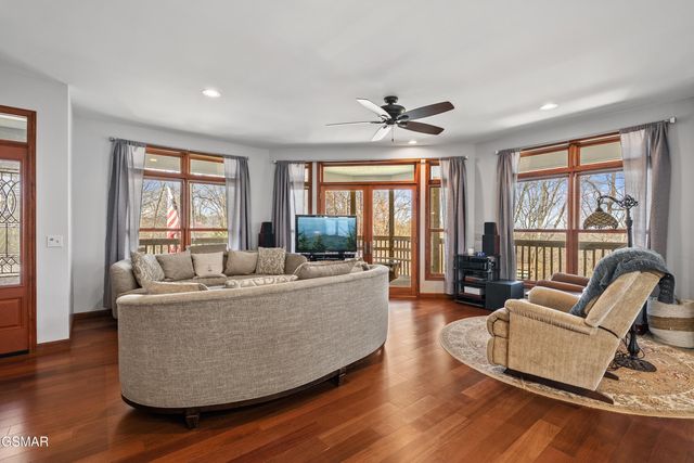 2932 Mockingbird Way, Sevierville, TN 37862