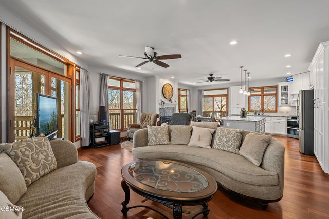 2932 Mockingbird Way, Sevierville, TN 37862