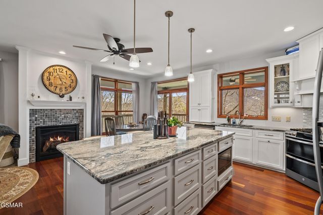 2932 Mockingbird Way, Sevierville, TN 37862