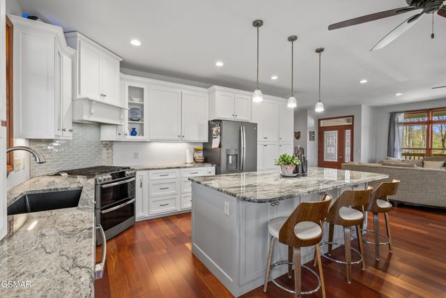 2932 Mockingbird Way, Sevierville, TN 37862