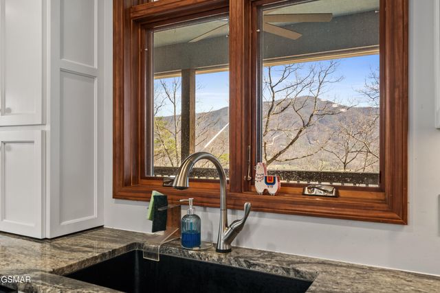 2932 Mockingbird Way, Sevierville, TN 37862