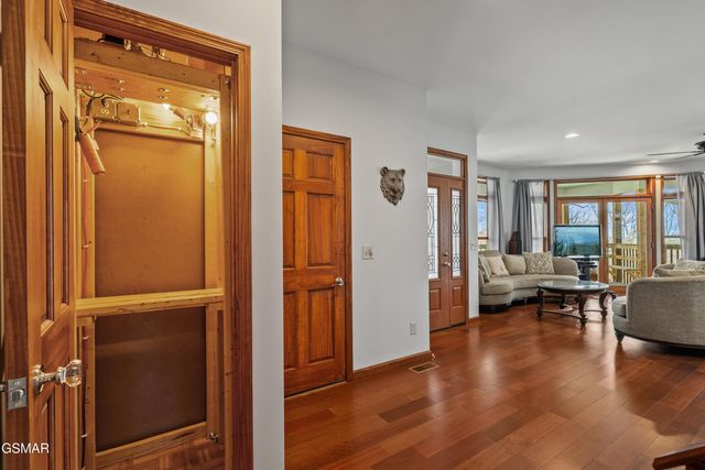 2932 Mockingbird Way, Sevierville, TN 37862