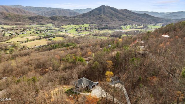 2932 Mockingbird Way, Sevierville, TN 37862