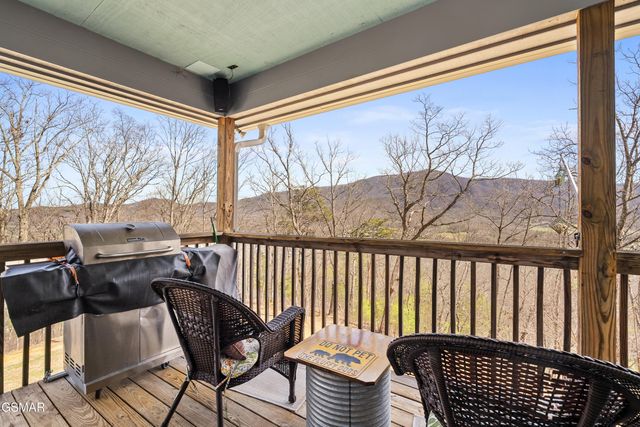2932 Mockingbird Way, Sevierville, TN 37862