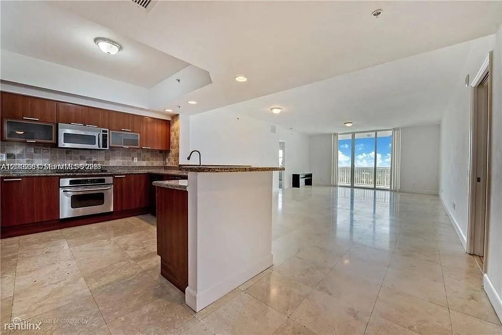 14951 Royal Oaks Ln 1908, North Miami, FL 33181