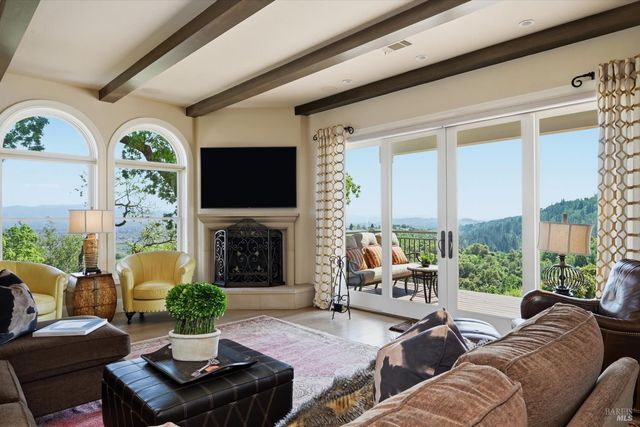 3277 Dry Creek Rd, Napa, CA 94558