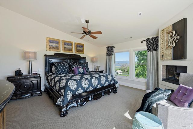 3277 Dry Creek Rd, Napa, CA 94558