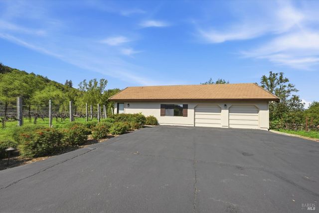 3277 Dry Creek Rd, Napa, CA 94558