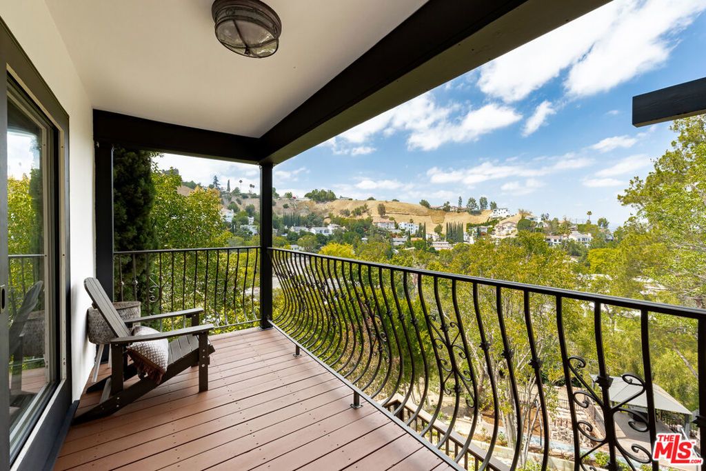 Image 18 of property listing at 4920 Llano Drive, Woodland Hills, CA 91364