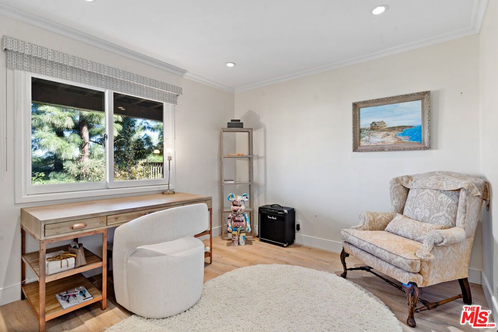 Image 19 of property listing at 4920 Llano Drive, Woodland Hills, CA 91364