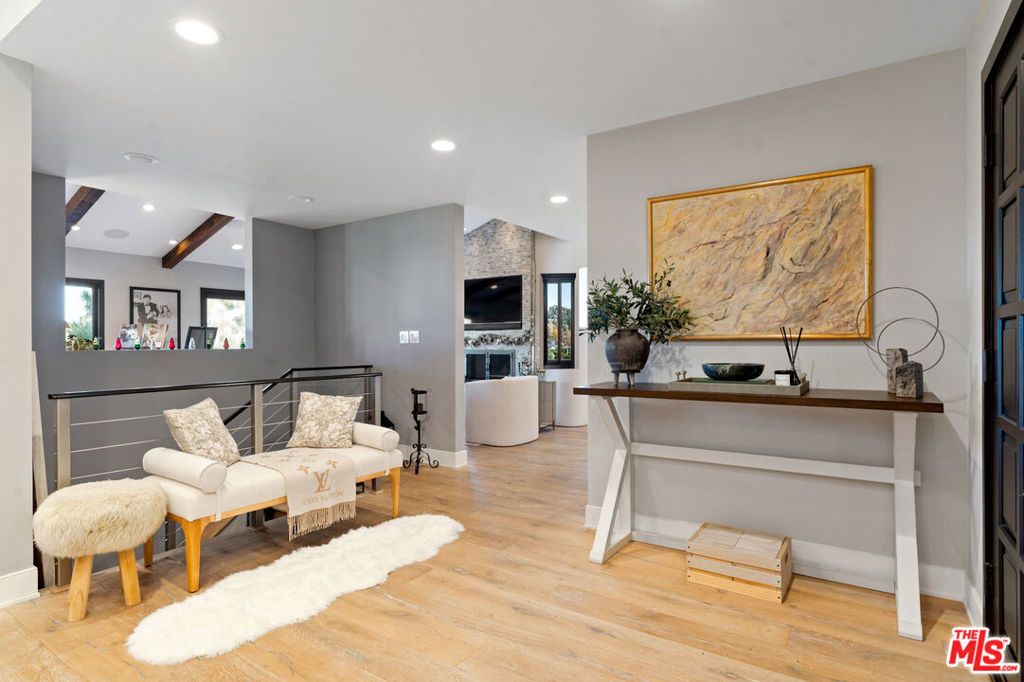 Image 2 of property listing at 4920 Llano Drive, Woodland Hills, CA 91364