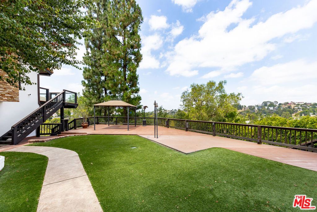 Image 24 of property listing at 4920 Llano Drive, Woodland Hills, CA 91364