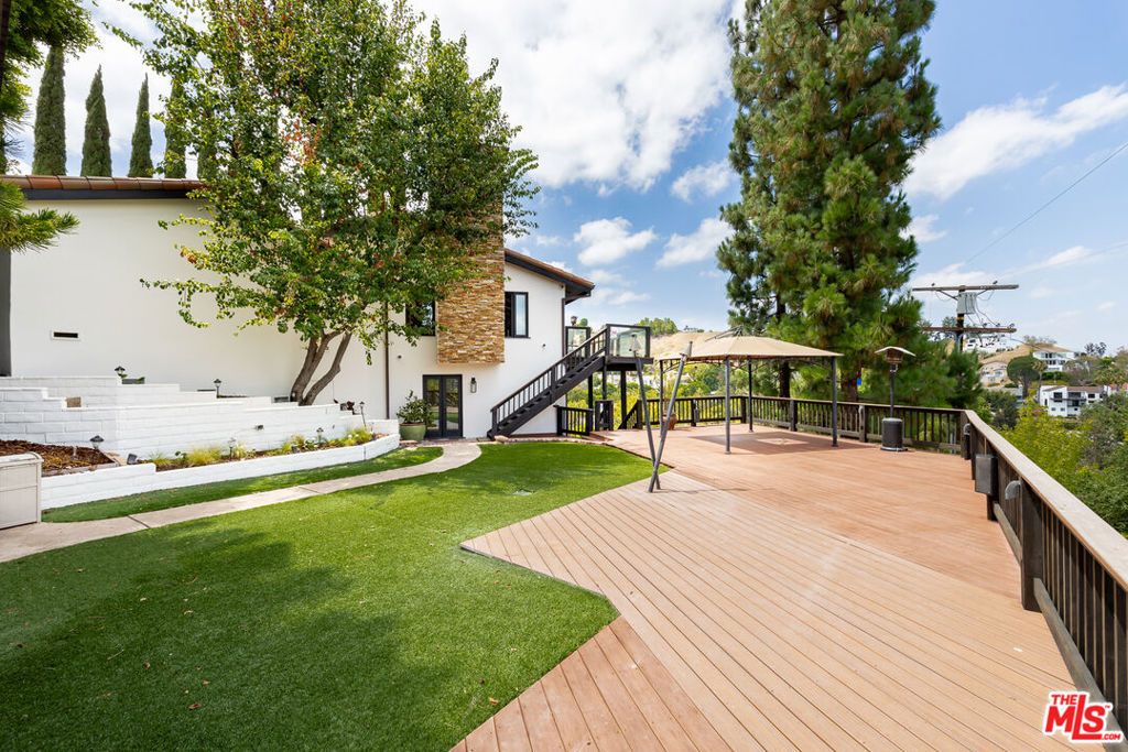 Image 25 of property listing at 4920 Llano Drive, Woodland Hills, CA 91364