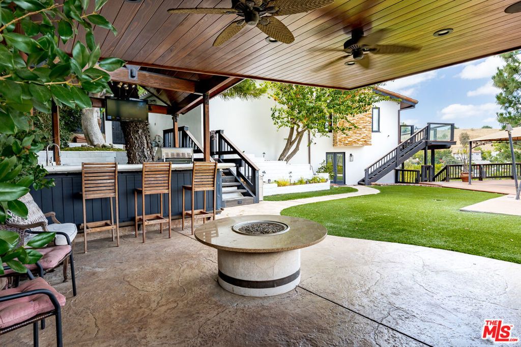 Image 28 of property listing at 4920 Llano Drive, Woodland Hills, CA 91364