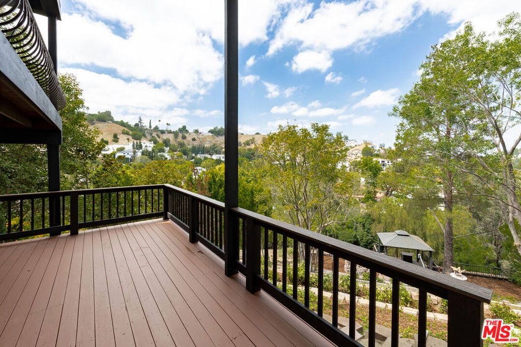 Image 30 of property listing at 4920 Llano Drive, Woodland Hills, CA 91364