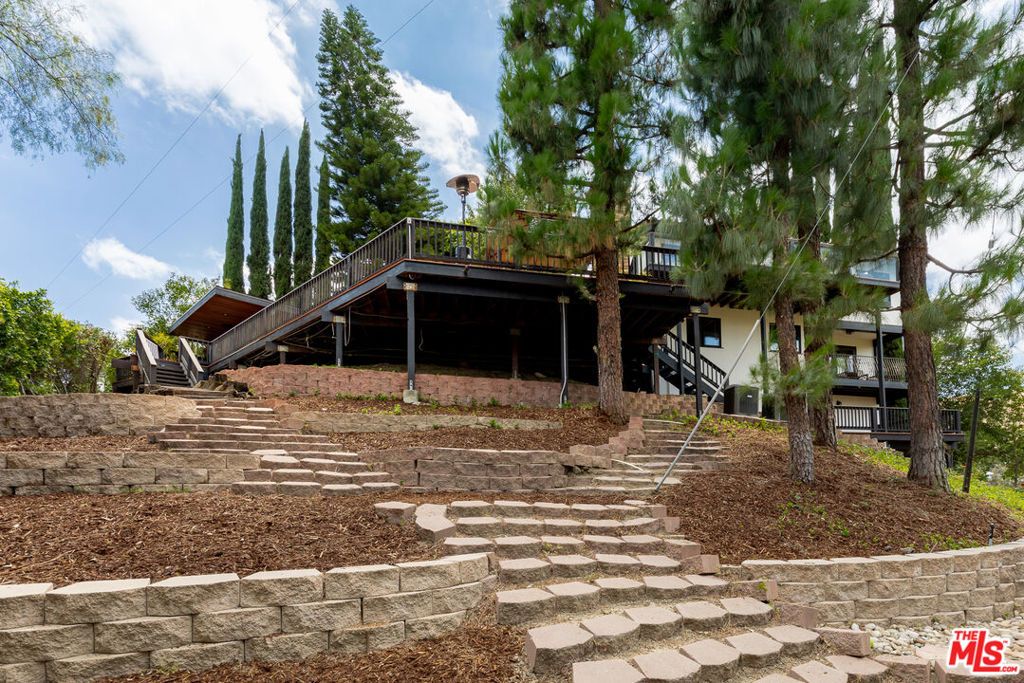 Image 35 of property listing at 4920 Llano Drive, Woodland Hills, CA 91364