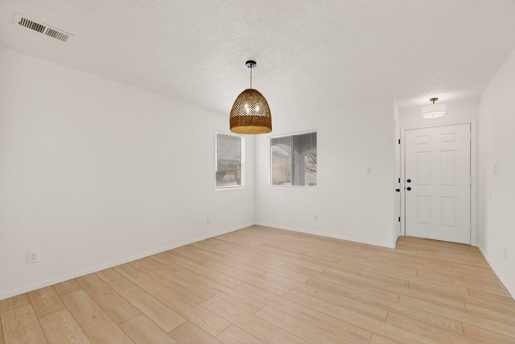 Image 3 of property listing at 2100 Sea Foam Street NW, Albuquerque, NM 87120