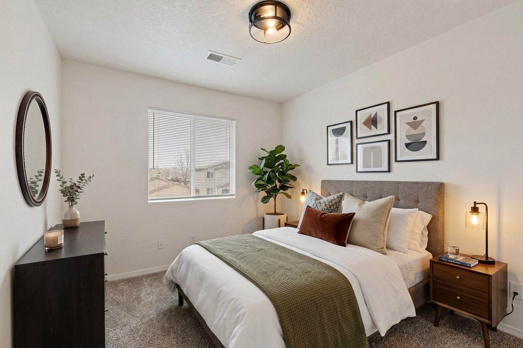 Image 32 of property listing at 2100 Sea Foam Street NW, Albuquerque, NM 87120