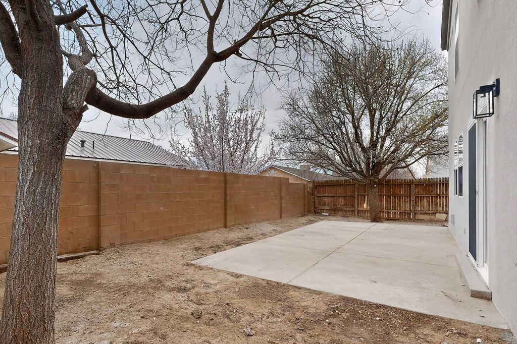 Image 39 of property listing at 2100 Sea Foam Street NW, Albuquerque, NM 87120