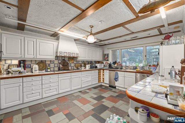 1225 River Road 11D, Edgewater, NJ 07020