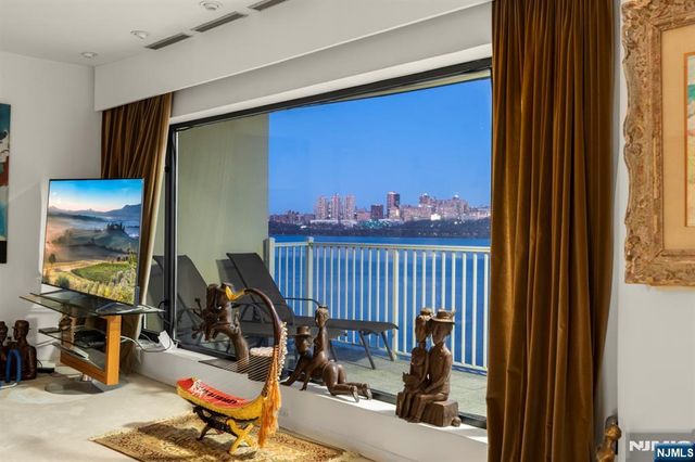 1225 River Road 11D, Edgewater, NJ 07020