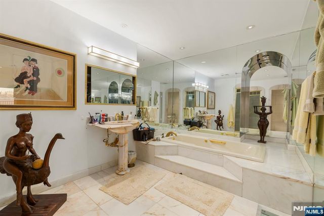 1225 River Road 11D, Edgewater, NJ 07020