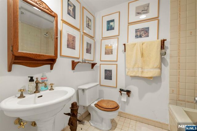 1225 River Road 11D, Edgewater, NJ 07020