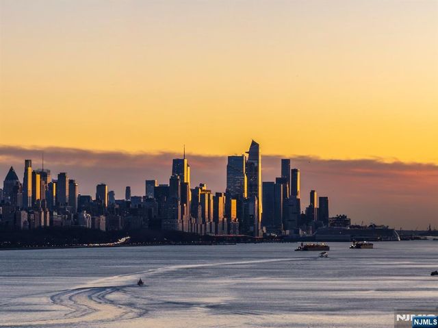 1225 River Road 11D, Edgewater, NJ 07020