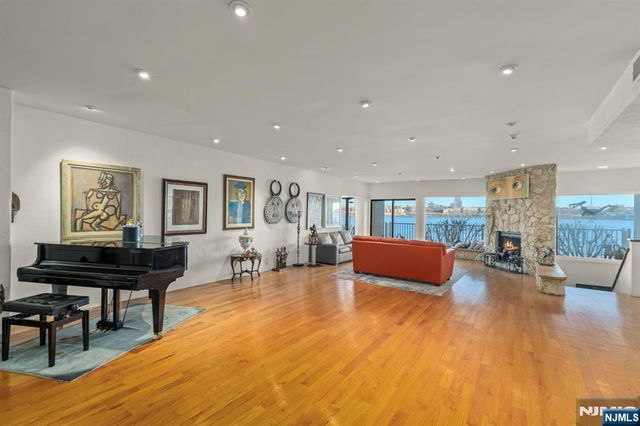 1225 River Road 11D, Edgewater, NJ 07020