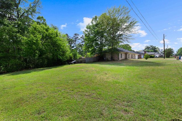 306 Bermuda Dr., White Oak, TX 75693