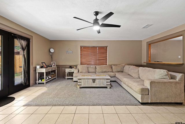 306 Bermuda Dr., White Oak, TX 75693