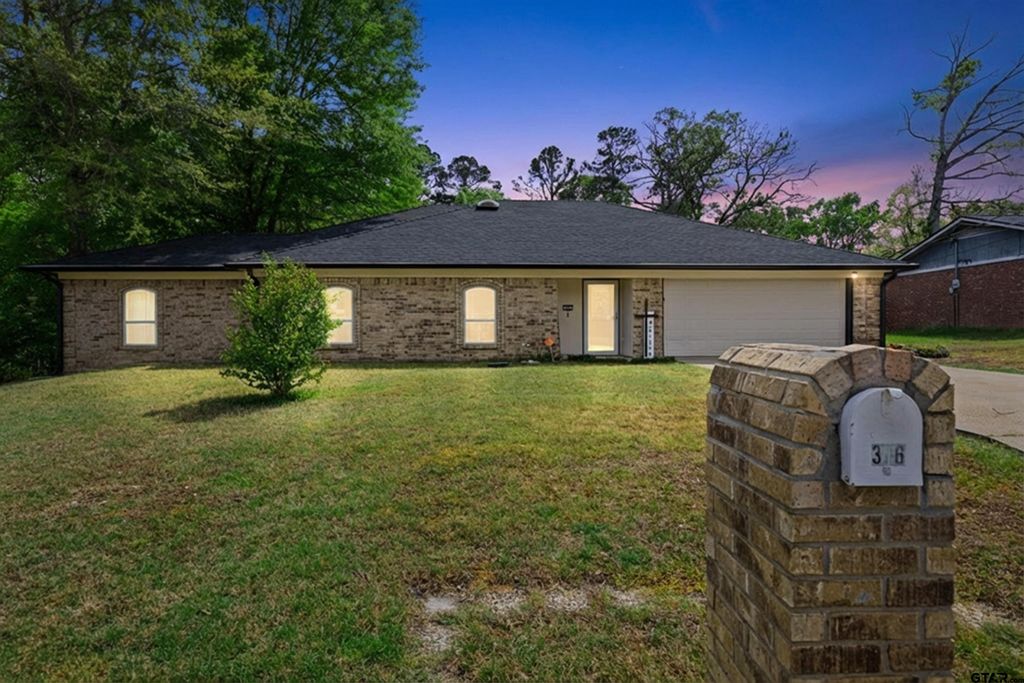 306 Bermuda Dr., White Oak, TX 75693
