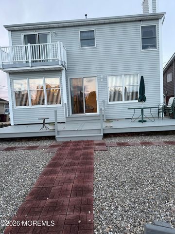 7 Albatross Point, Bayville, NJ 08721