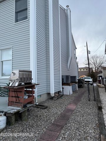 7 Albatross Point, Bayville, NJ 08721