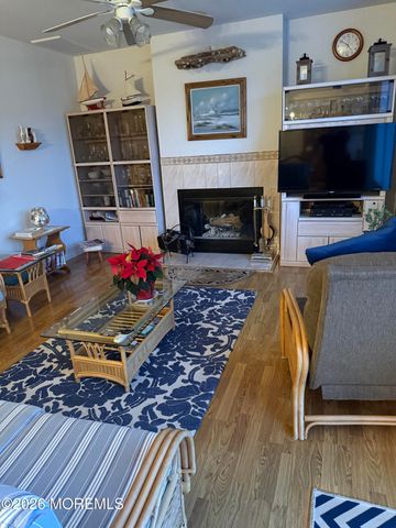 7 Albatross Point, Bayville, NJ 08721