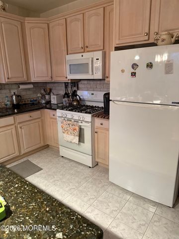 7 Albatross Point, Bayville, NJ 08721