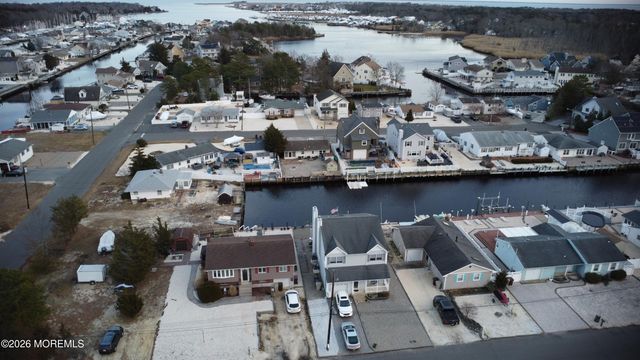 7 Albatross Point, Bayville, NJ 08721