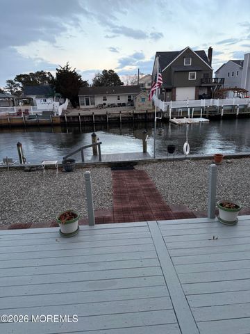 7 Albatross Point, Bayville, NJ 08721