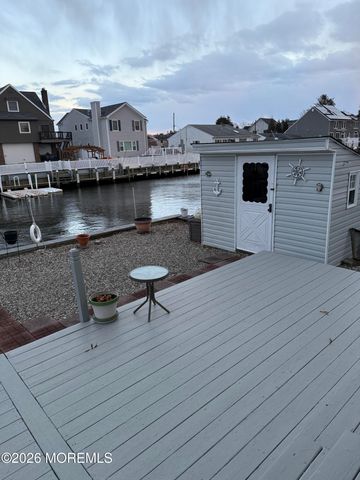 7 Albatross Point, Bayville, NJ 08721