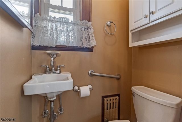 52 Manner Ave, Garfield City, NJ 07026