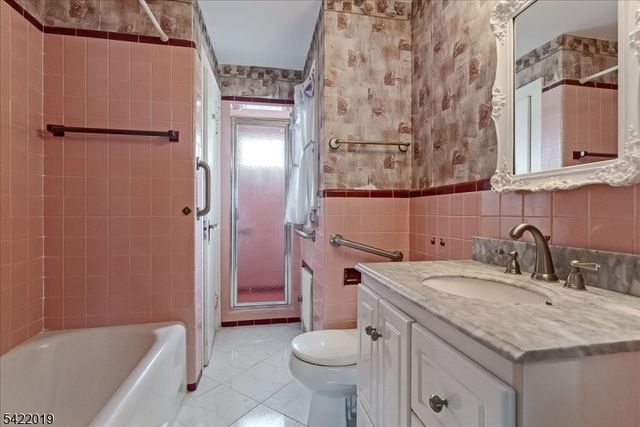 52 Manner Ave, Garfield City, NJ 07026