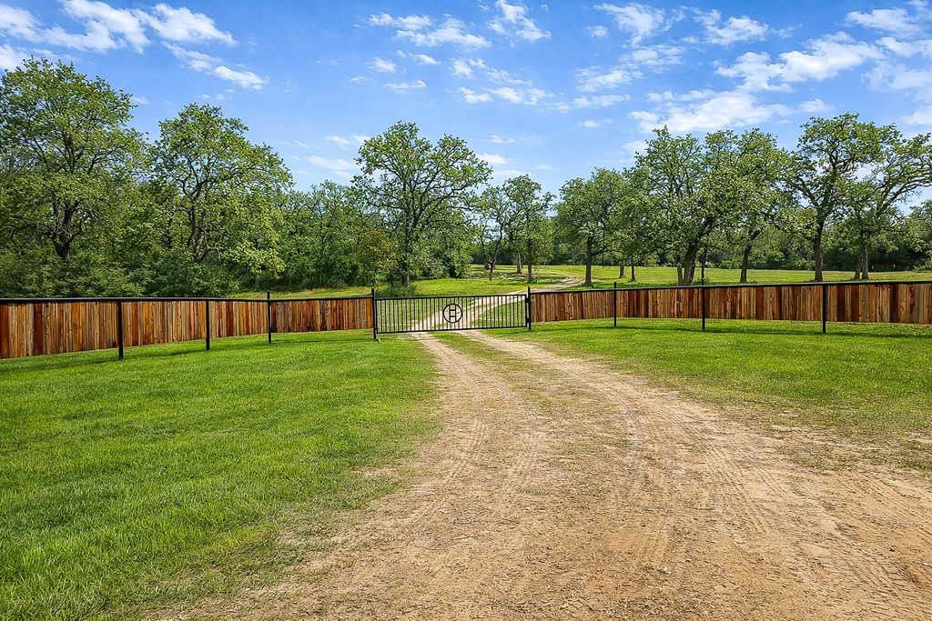 7031 Red Rock Road, Franklin, TX 77856